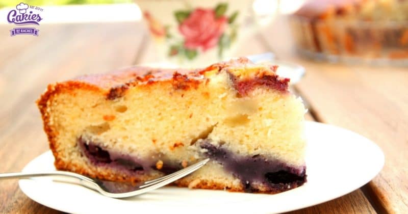 Bublanina – Tsjechische Bubbel Cake | Een makkelijk, één kom recept voor Bublanina, een Tsjechische Bubbel Cake. Deze cake is luchtig en makkelijk om te maken. Het hele jaar een heerlijke cake. | http://www.cakies.nl
